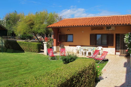 Photo 9 - Maison de 2 chambres à Marčana avec jardin et terrasse