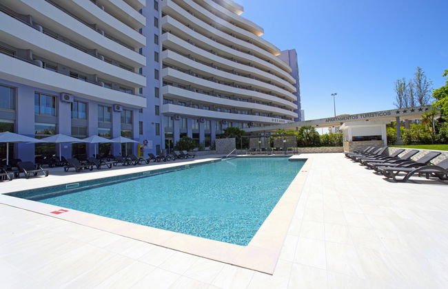 Apartamento de 2 quartos em Portimão com piscina e jardim - Foto 1