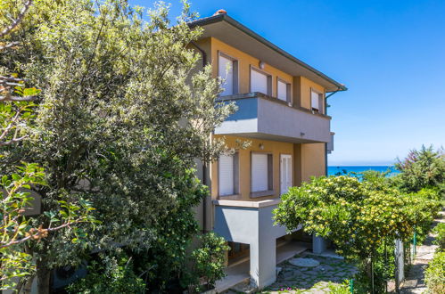 Photo 2 - Appartement de 2 chambres à San Vincenzo avec vues à la mer