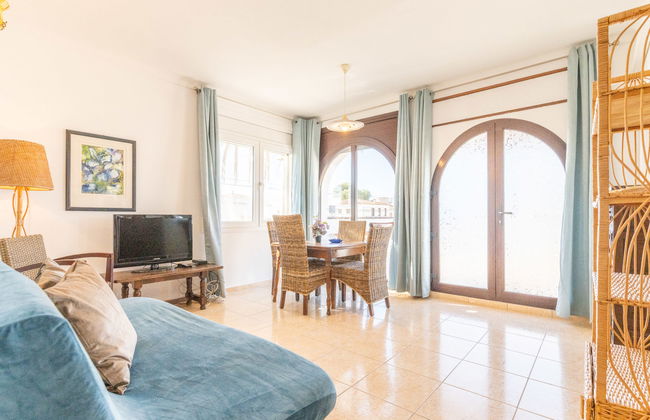 3 bedroom Apartment in Castelló d'Empúries with swimming pool and garden - Photo 8