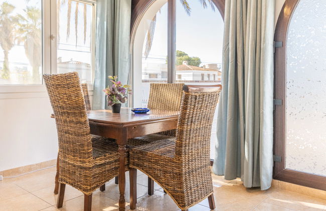 3 bedroom Apartment in Castelló d'Empúries with swimming pool and garden - Photo 9