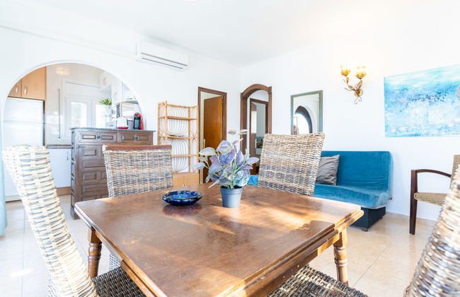 3 bedroom Apartment in Castelló d'Empúries with swimming pool and garden - Photo 3
