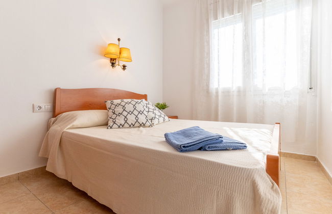 3 bedroom Apartment in Castelló d'Empúries with swimming pool and garden - Photo 4