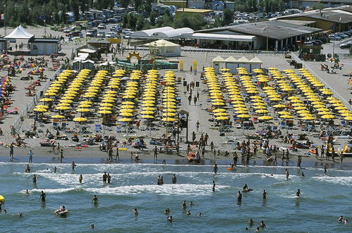 Photo 18 - Appartement de 2 chambres à Rosolina avec piscine et vues à la mer