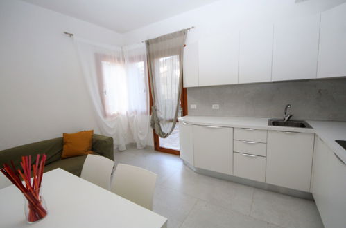 Photo 3 - 2 bedroom Apartment in Rosolina with garden and sea view