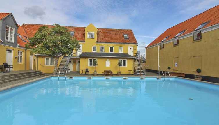 Foto 1 - Apartamento de 2 quartos em Gudhjem com piscina