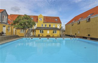 Foto 1 - Apartamento de 1 quarto em Gudhjem com piscina e terraço
