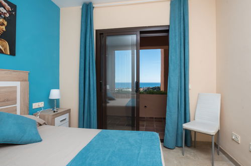 Foto 11 - Appartamento con 2 camere da letto a Manilva con piscina e vista mare