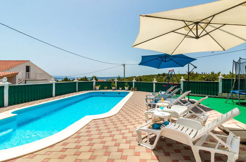 Foto 2 - Casa con 5 camere da letto a Kaštela con piscina privata e terrazza