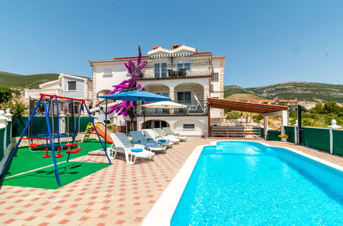 Foto 1 - Casa de 5 quartos em Kaštela com piscina privada e terraço