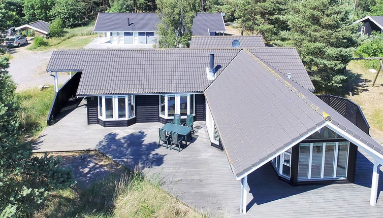 Photo 1 - Maison de 4 chambres à Aakirkeby avec terrasse et sauna