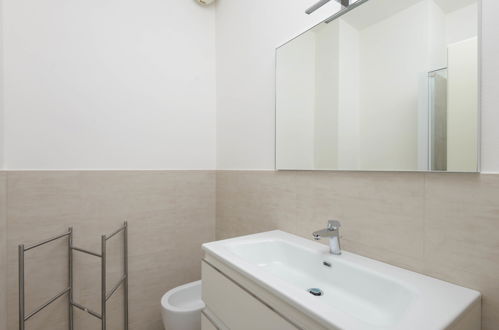 Foto 10 - Appartamento con 2 camere da letto a Lignano Sabbiadoro con vista mare