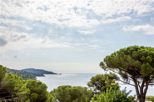 Foto 17 - Apartamento de 2 quartos em Rayol-Canadel-sur-Mer com jardim e vistas do mar