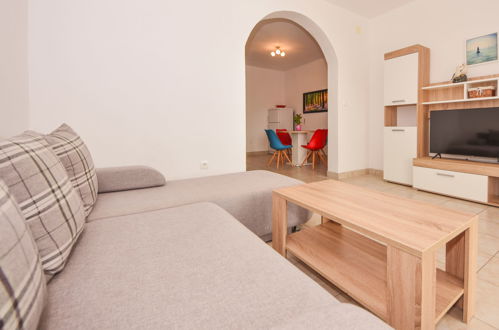 Photo 2 - 2 bedroom Apartment in Jasenice with garden and terrace