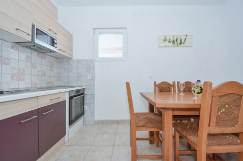 Photo 6 - 2 bedroom Apartment in Jasenice with garden and terrace