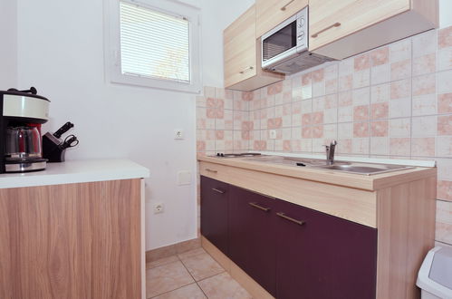 Photo 19 - 2 bedroom Apartment in Jasenice with garden and terrace