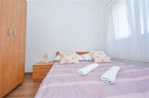 Foto 17 - Apartamento de 2 habitaciones en Jasenice con jardín y vistas al mar