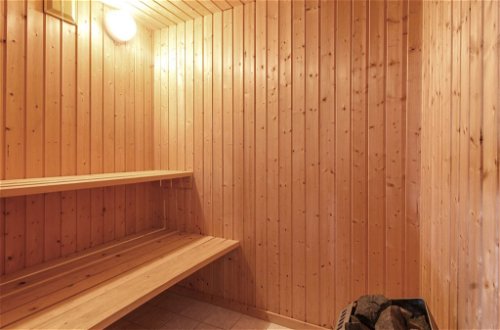 Foto 15 - Casa con 3 camere da letto a Harrerenden con terrazza e sauna