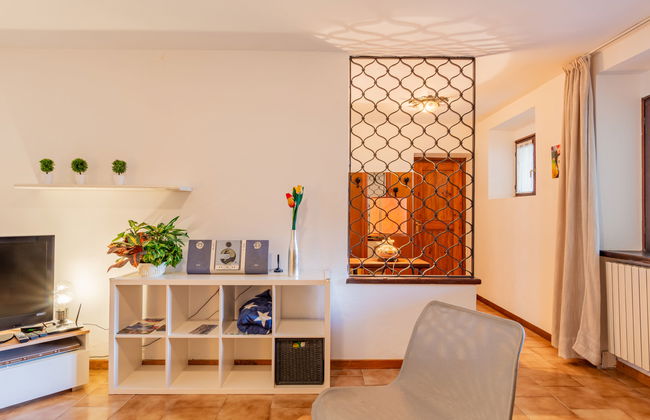 2 bedroom Apartment in Colico with garden and terrace - Photo 8