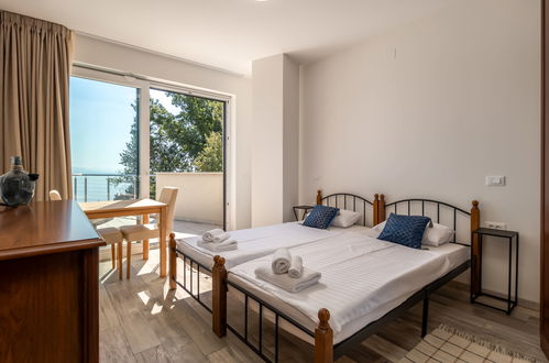 Foto 25 - Casa con 4 camere da letto a Opatija con piscina privata e giardino