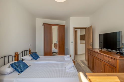 Foto 26 - Casa con 4 camere da letto a Opatija con piscina privata e vista mare