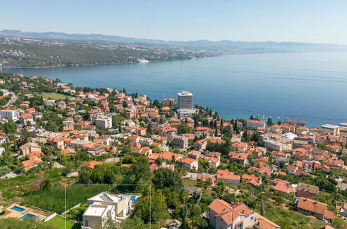 Foto 8 - Casa de 4 quartos em Opatija com piscina privada e vistas do mar