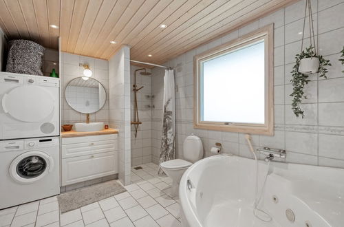 Foto 20 - Casa de 3 quartos em Hvide Sande com terraço e banheira de hidromassagem