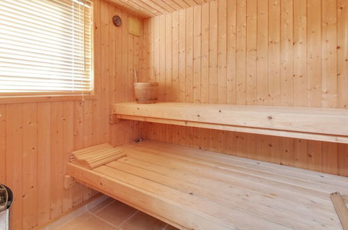Foto 15 - Casa de 4 quartos em Oksbøl com terraço e sauna