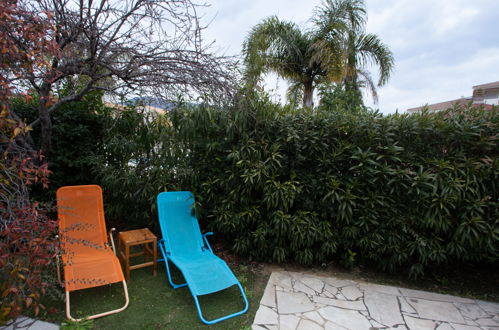 Foto 5 - Casa de 2 quartos em Le Lavandou com piscina e vistas do mar