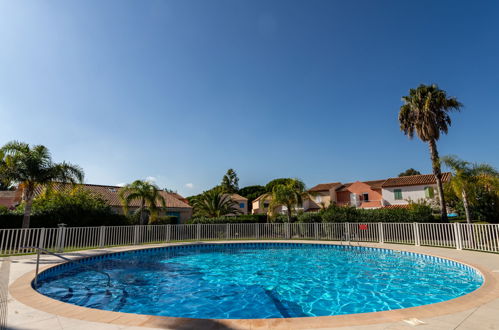 Foto 19 - Casa con 2 camere da letto a Le Lavandou con piscina e vista mare