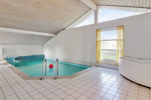 Foto 15 - Casa de 4 quartos em Løkken com piscina privada e terraço
