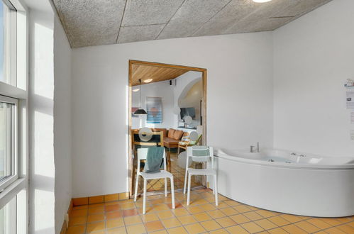 Foto 5 - Casa de 4 quartos em Klitmøller com piscina privada e terraço