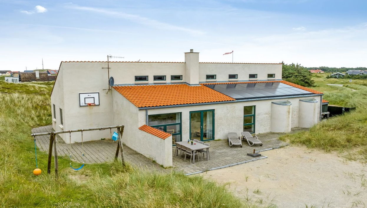 Casa de 4 quartos em Klitmøller com piscina privada e terraço - Foto 1