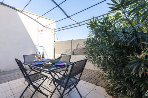 Photo 18 - Maison de 2 chambres à Aigues-Mortes avec terrasse et vues à la mer