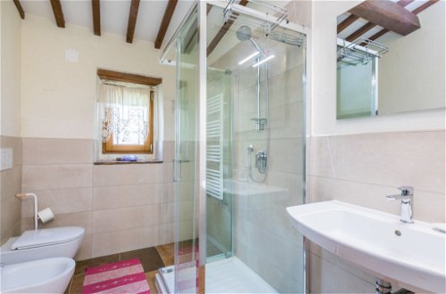 Foto 16 - Apartment mit 1 Schlafzimmer in Bucine mit schwimmbad und garten