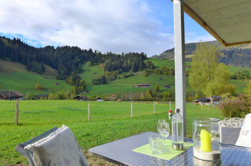 Foto 2 - Appartamento con 1 camera da letto a Zweisimmen con terrazza e vista sulle montagne