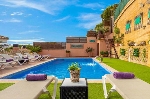 Foto 19 - Casa con 6 camere da letto a Lloret de Mar con piscina privata e vista mare