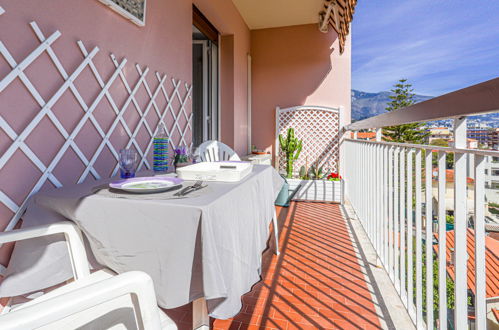 Photo 2 - Appartement de 2 chambres à Roquebrune-Cap-Martin avec terrasse et vues à la mer