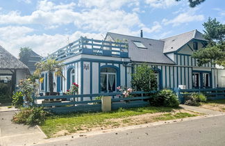 Photo 1 - Maison de 5 chambres à Merville-Franceville-Plage avec jardin et vues à la mer