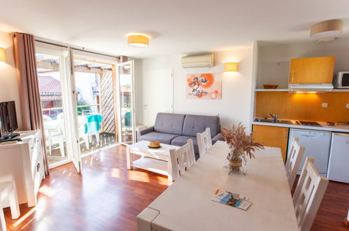 Foto 8 - Apartment mit 1 Schlafzimmer in Cassen mit schwimmbad und terrasse