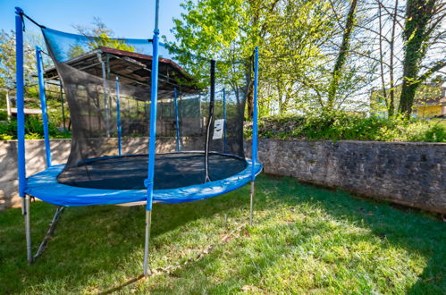 Foto 42 - Casa con 4 camere da letto a Kastav con piscina privata e giardino