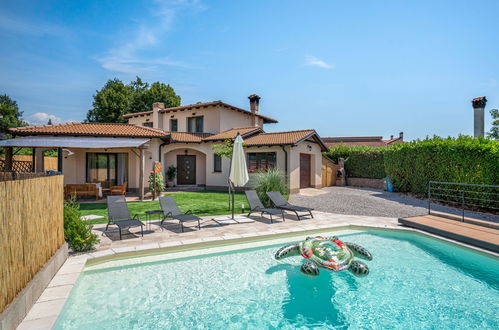 Photo 1 - Maison de 4 chambres à Kastav avec piscine privée et jardin