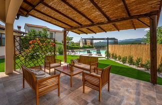 Foto 3 - Casa con 4 camere da letto a Kastav con piscina privata e giardino