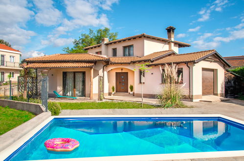 Photo 1 - Maison de 4 chambres à Kastav avec piscine privée et vues à la mer