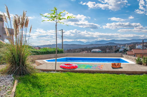 Photo 2 - Maison de 4 chambres à Kastav avec piscine privée et vues à la mer