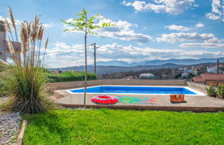 Foto 2 - Casa de 4 habitaciones en Kastav con piscina privada y vistas al mar