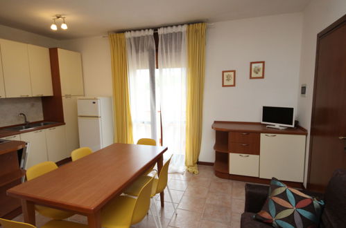 Photo 6 - 2 bedroom Apartment in Rosolina with garden and sea view