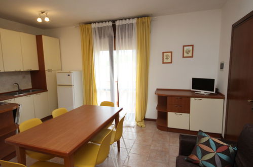 Photo 6 - 2 bedroom Apartment in Rosolina with garden and terrace