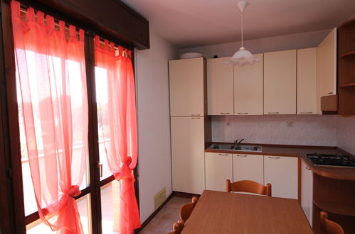 Photo 10 - 2 bedroom Apartment in Rosolina with garden and terrace