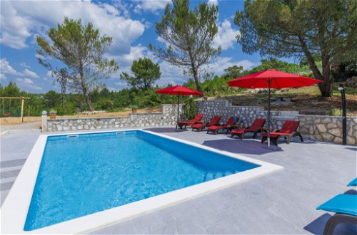 Foto 42 - Casa con 5 camere da letto a Raša con piscina privata e vista mare